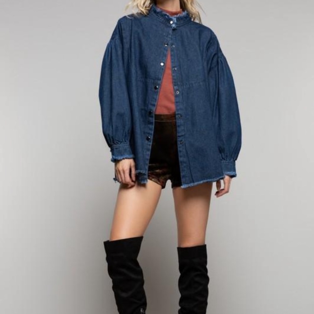 Balloon denim jacket with raw edges